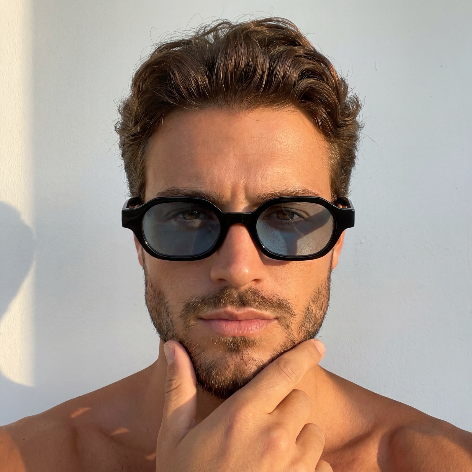 Lunetier en ligne – mannequin homme, lunettes noires